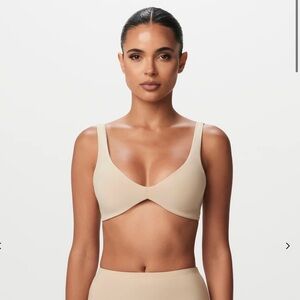 NAKED WARDROBE - HOURGLASS FOUNDATION BRA TOP